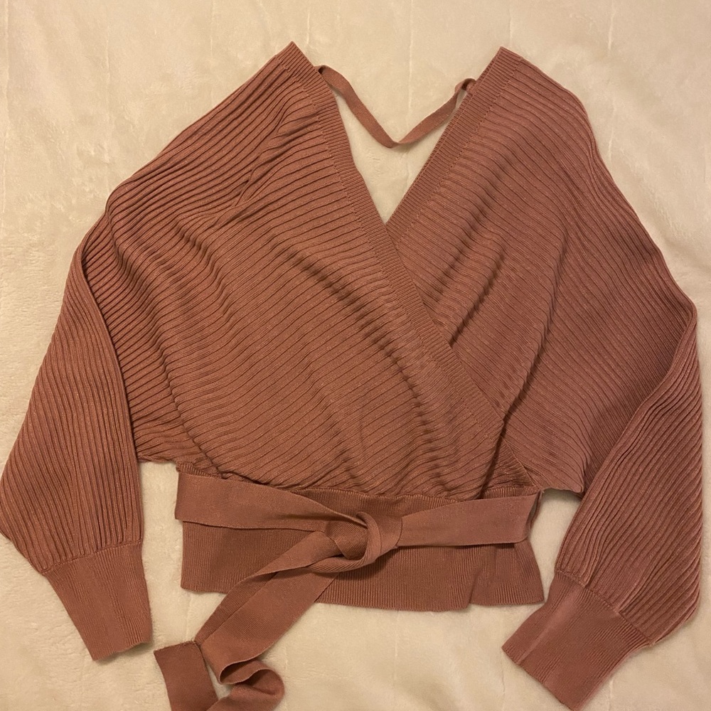Ladies mauve sweater! Flattering‎ fit. XL will fit sz 12-16.